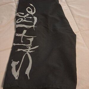 *NEVER WORN* Men's SaltLife board shorts